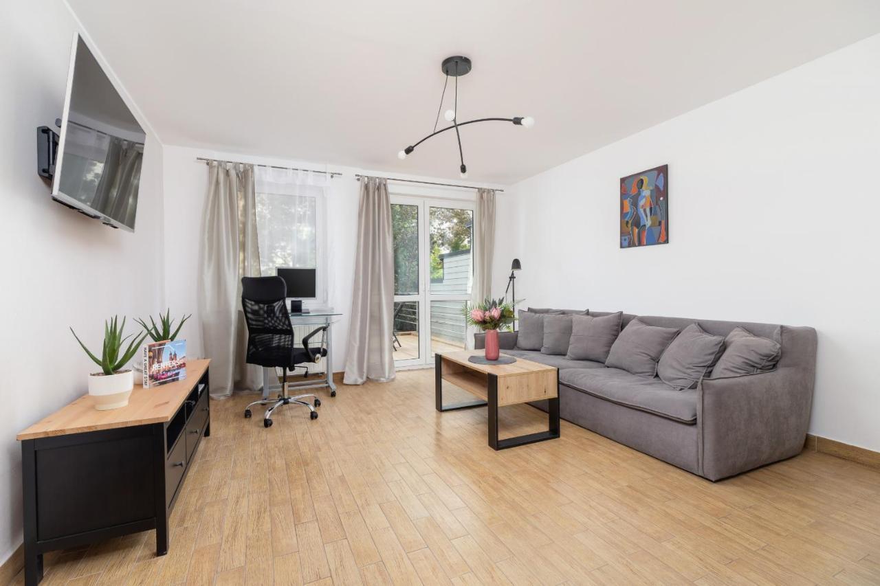 Pleasant Apartment With Terrace Cracow By Noclegi Renters Krakau Exterior foto