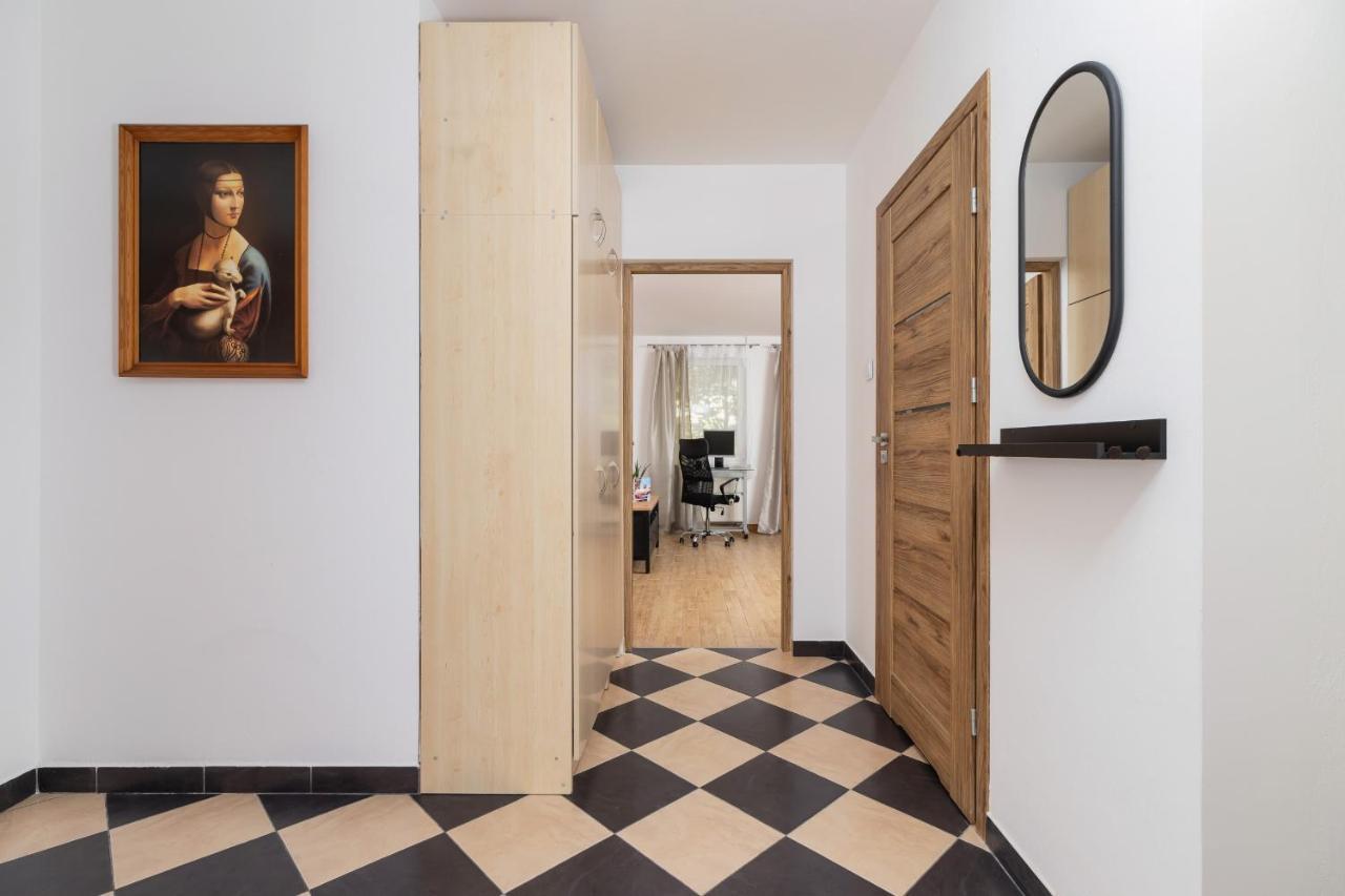Pleasant Apartment With Terrace Cracow By Noclegi Renters Krakau Exterior foto